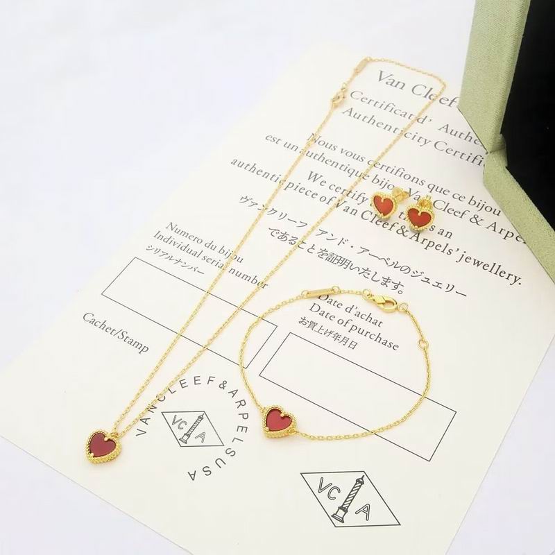 Van Cleef & Arpels suits 11yxq04